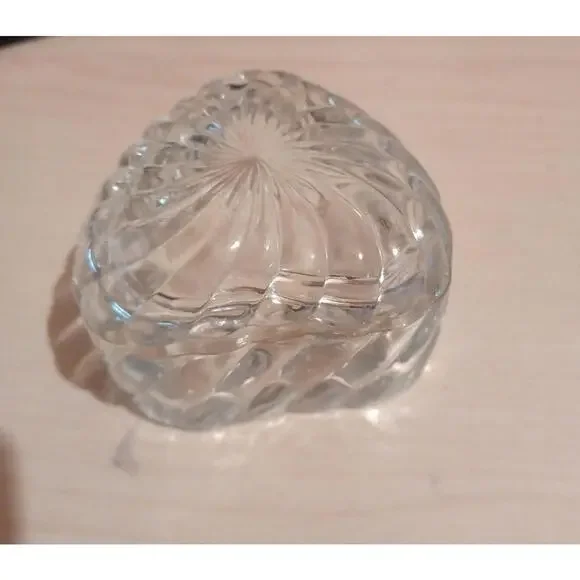 Vintage Ribbed Glass Crystal Heart Shaped Trinket Dish With Lid - Picture 4 of 6
